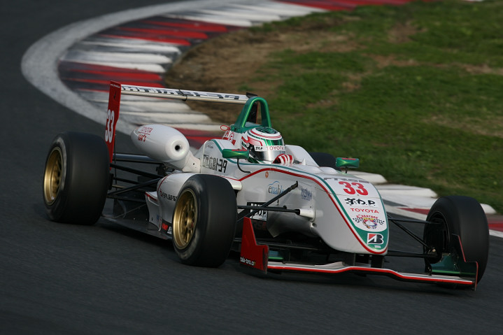 決勝では、激しいバトルの末3位に入ったケイ・コッツォリーノ（NOW）