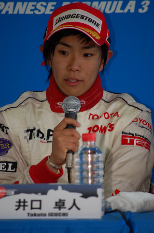 優勝の井口卓人