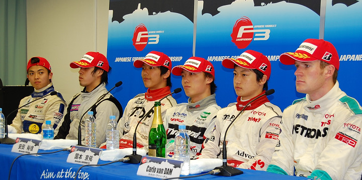 各クラストップ3の決勝記者会見にて