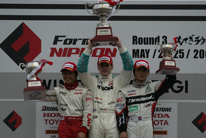 全日本クラスの表彰式