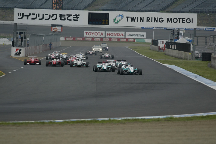 レースがスタートした