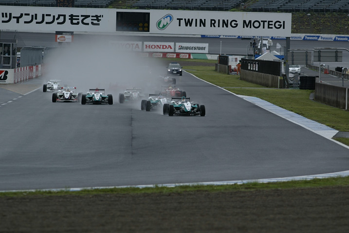 レースがスタートした