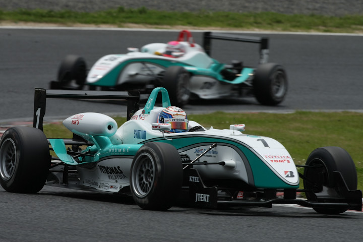 カルロ・ヴァン・ダム（PETORONAS TOM'S）がポール・トゥ・ウィンで今季2勝目を飾る