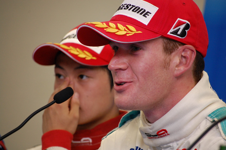 決勝記者会見にて、カルロ・ヴァン・ダム（PETORONAS TOM'S）