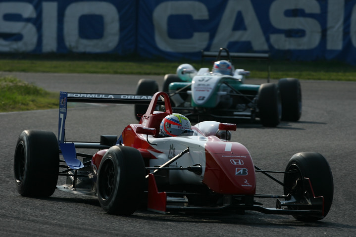 決勝3位は井口卓人の追撃を振り切った山本尚貴（Real）