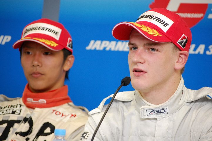 決勝記者会見にて、ナショナルクラス3位のアレキサンドレ・インペラトーリ（PTRS）