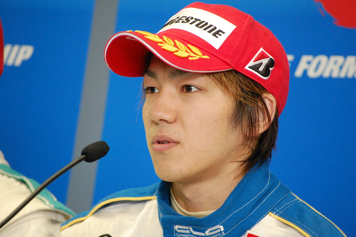 決勝記者会見にて、ナショナルクラス優勝の松下昌揮（EBBRO AIM）