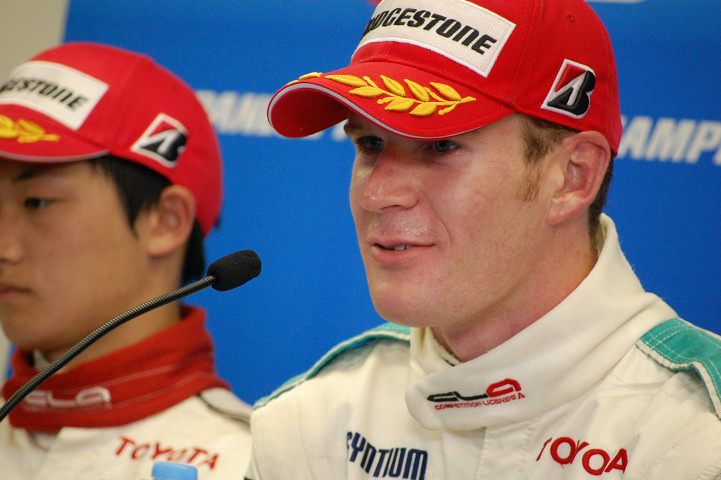 決勝記者会見にて、優勝のカルロ･ヴァン･ダム（PETORONAS TOM'S）