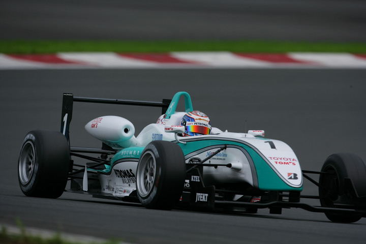 第15戦、第16戦予選: 両戦とも連続ポールを獲得したのはカルロ・ヴァン・ダム（トムス）