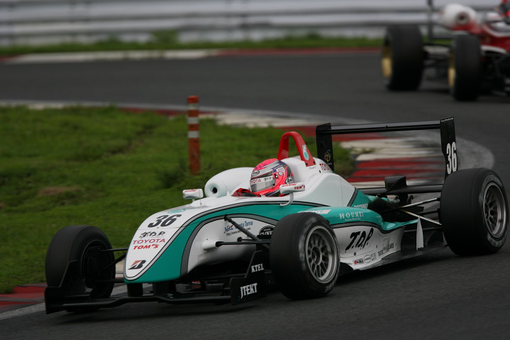 決勝: 2位は井口卓人（TOM'S）