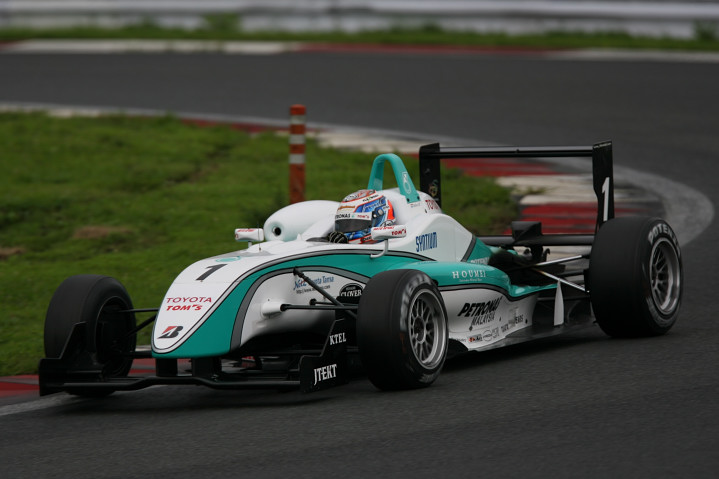 決勝: 優勝はカルロ・ヴァン・ダム（TOM'S）