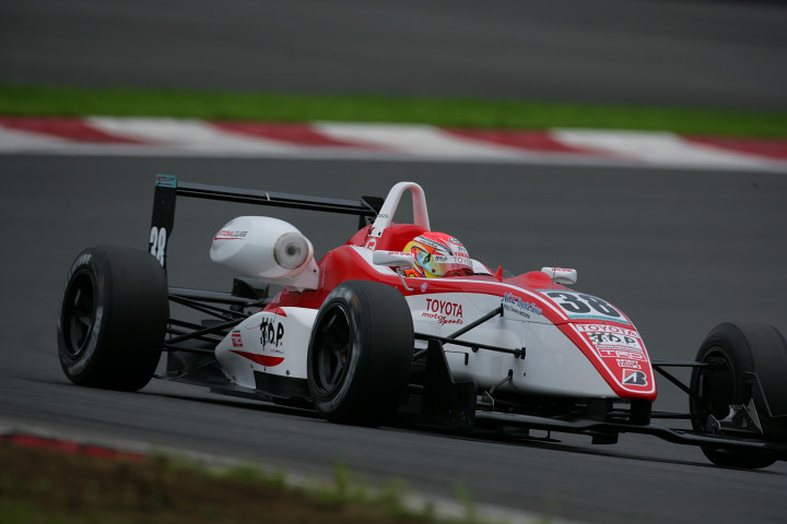 第15戦、第16戦予選: 両戦とも連続クラスポールを獲得したのは山内英輝（トムス）