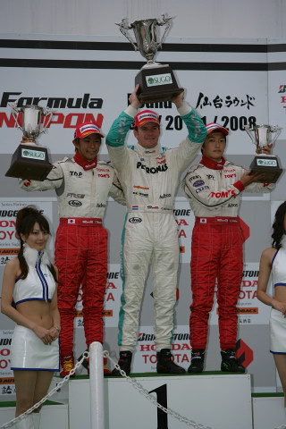 全日本選手権クラスの表彰式