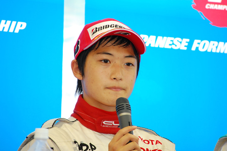 決勝記者会見にて: 2位の国本京祐（トムス）