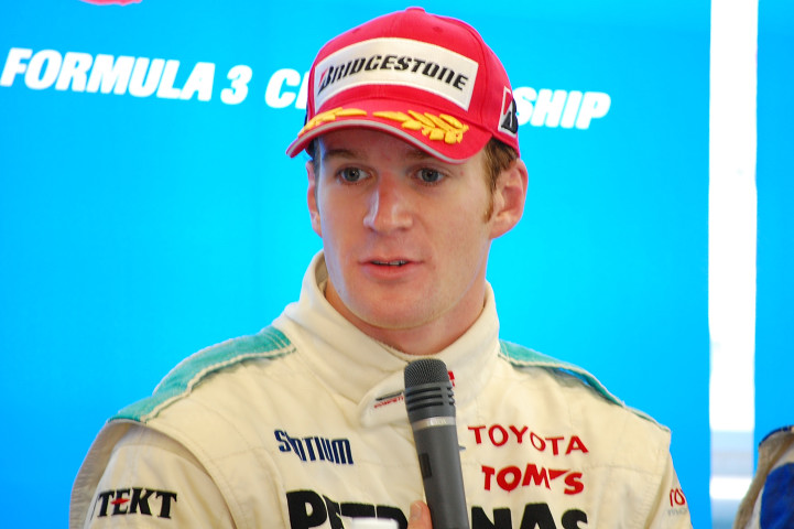 決勝記者会見にて: 優勝のカルロ・ヴァン・ダム（トムス）