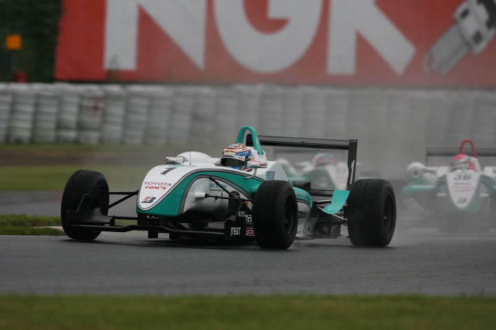 今季9勝目と全戦表彰台を達成した、カルロ・ヴァン・ダム（トムス）