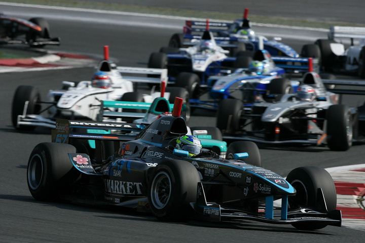 決勝で3位に飛び込んできたのは、ルーキーのロベルト･ストレイト（CERUMO/INGING)