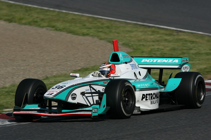 決勝で3位に入ったのはアンドレ・ロッテラー（PETRONAS TOM'S）