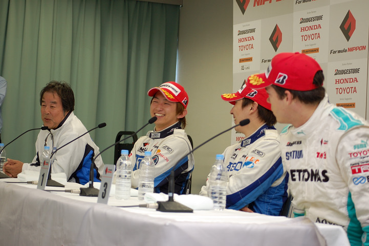 決勝トップ3と優勝監督記者会見