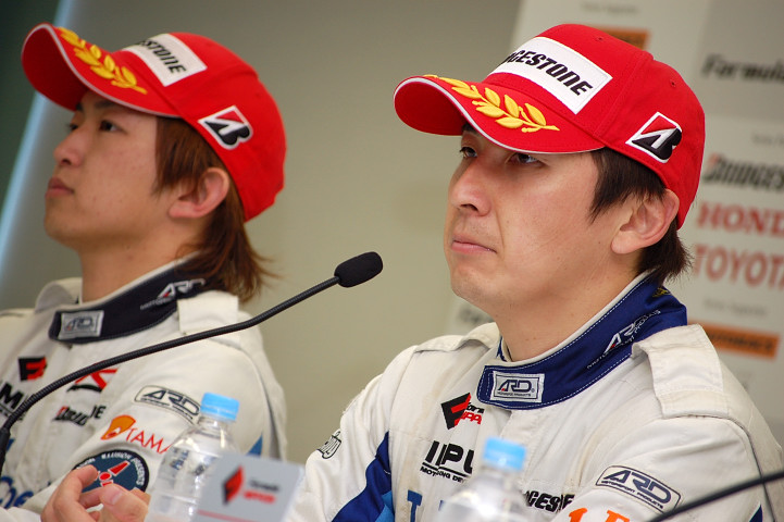 決勝記者会見: 優勝した松田次生（LAWSON TEAM IMPUL）