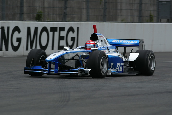 決勝前、エキビジションとしてフォーミュラニッポン・マシンによるオーバルのデモ走行が行われた