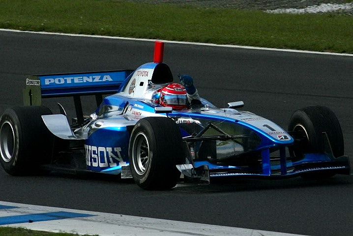 3連勝の松田次生（LAWSON TEAM IMPUL）はウィニングラップでガッツポーズ