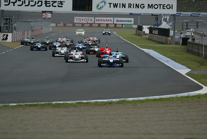 52周の決勝レースがスタートした