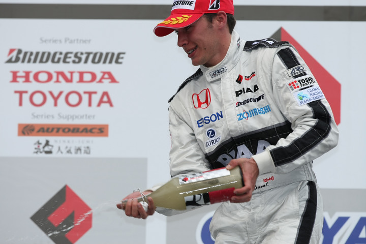 優勝したロイック・デュバル（PIAA NAKAJIMA）のシャンパンファイト