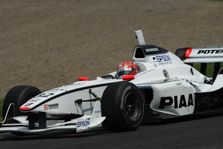 決勝レース1: スタートを失敗した小暮卓史（PIAA NAKAJIMA）はロッテラーを追いきれず3位