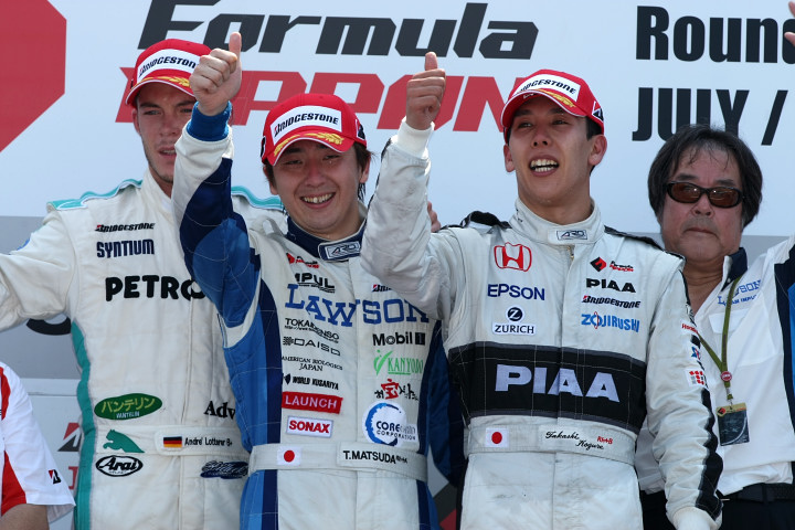 決勝レース1の表彰式