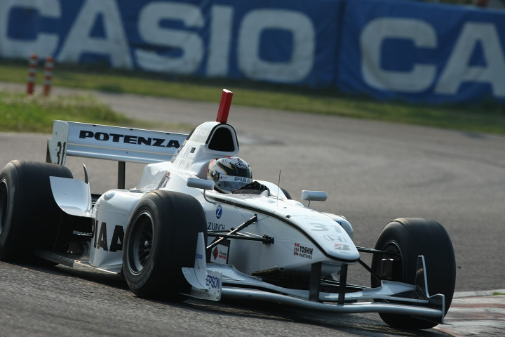 決勝レース2: ロイック･デュバル（PIAA NAKAJIMA）は2位に入る