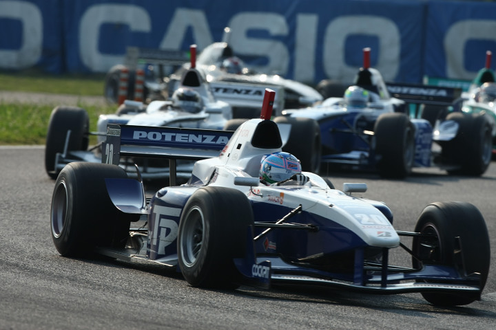 決勝レース2: ついに１３０Rで本山哲を捕らえた平手晃平がトップに