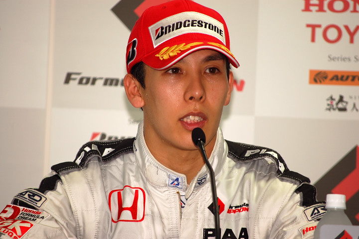 予選記者会見: 予選2位の小暮卓史（NAKAJIMA）