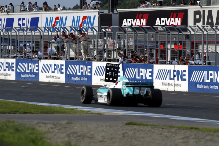 決勝第2レース: フィニッシュシーン