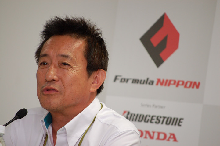 決勝第2レース記者会見: 優勝チームの舘信秀監督（PETRONAS TEAM TOM'S）