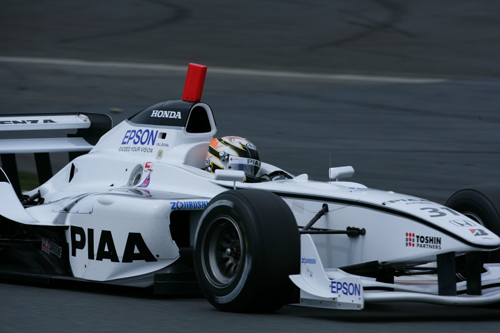 フリー走行1回目: 2番手タイムはロイック・デュバル（ナカジマ）