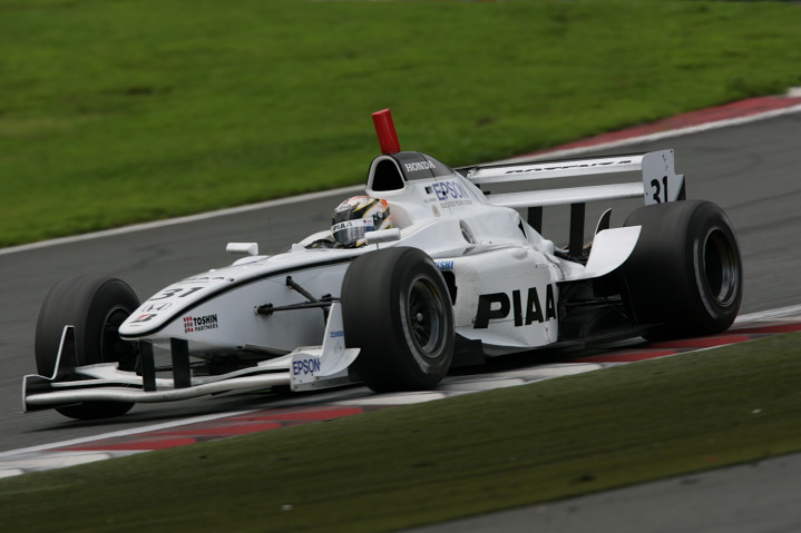 決勝第1レース: 2位はロイック・デュバル（NAKAJIMA）