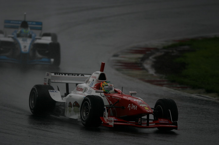 決勝第2レース: ペースカー先導のまま終了したが松浦孝亮（DANDELION）は一応初優勝ということになる