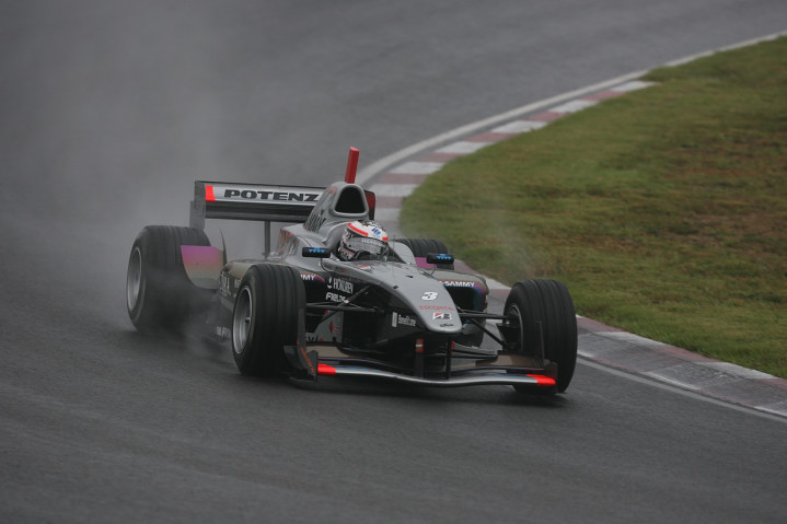 日曜朝のフリー走行2回目: 横溝直輝（コンドウ）は2位