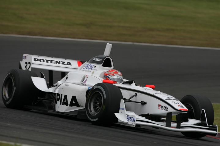 土曜日朝のフリー走行: 2位は小暮卓史（ナカジマ）