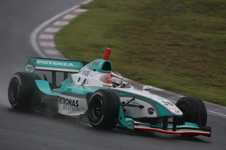 日曜朝のフリー走行2回目: アンドレ・ロッテラー（トムス）は3位