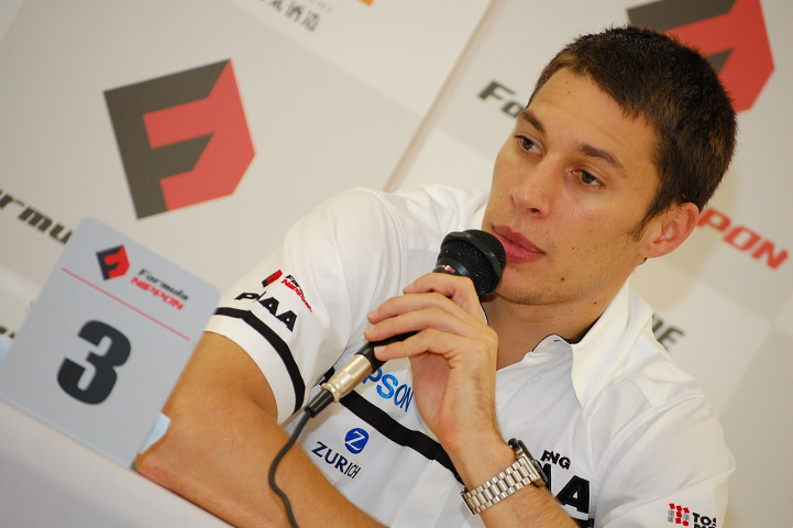 決勝記者会見にて、3位はロイック・デュバル（PIAA NAKAJIMA RACING）