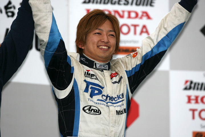 今季のルーキーオブザイヤーは平手晃平（インパル）が獲得した