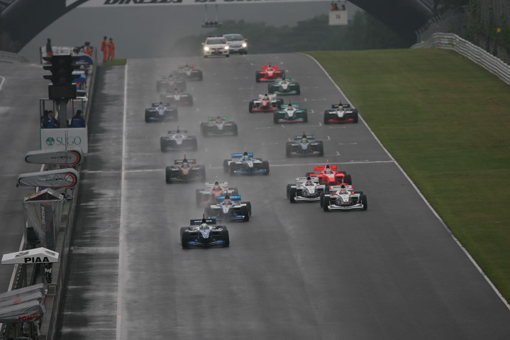 FN06最後のレースがスタートした