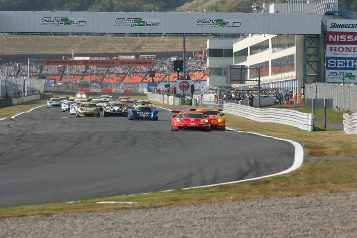 GT300クラスのスタートシーン