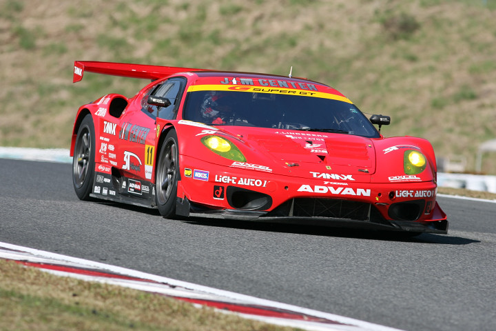 GT300クラス、予選1回目暫定ポールは#11 JIMCENTER ADVAN F430（田中哲也／植田正幸組）