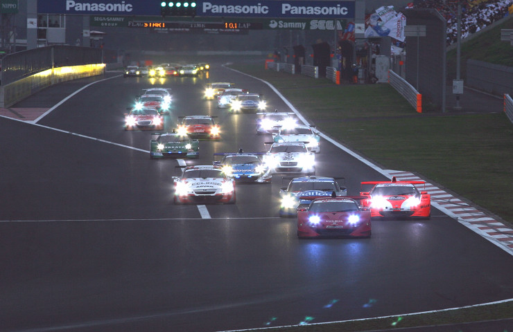GT500クラスのスタートシーン