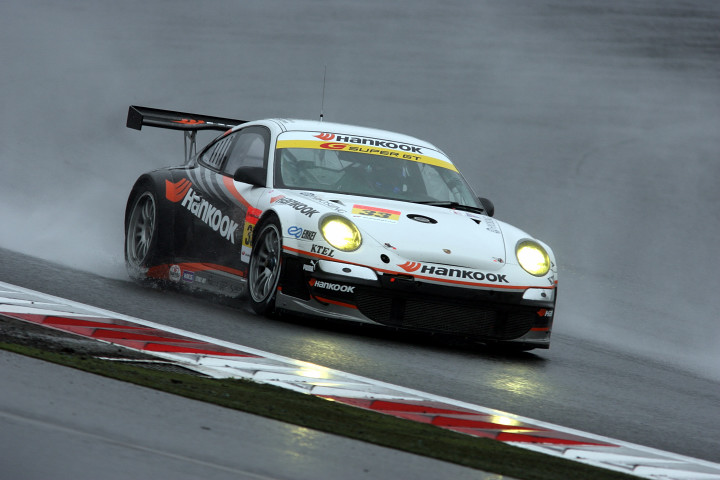 公式予選1回目: GT300クラスでの暫定ポールはHANKOOK PORSCHE（木下みつひろ／影山正美組）