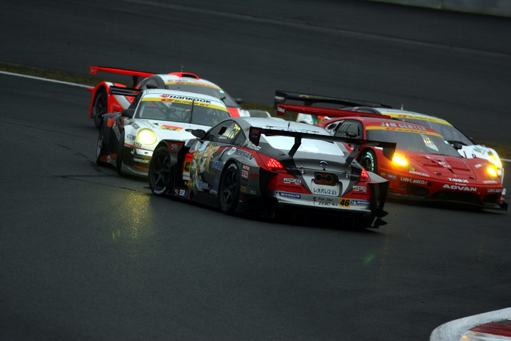 GT300クラス、レース序盤でのアクシデント