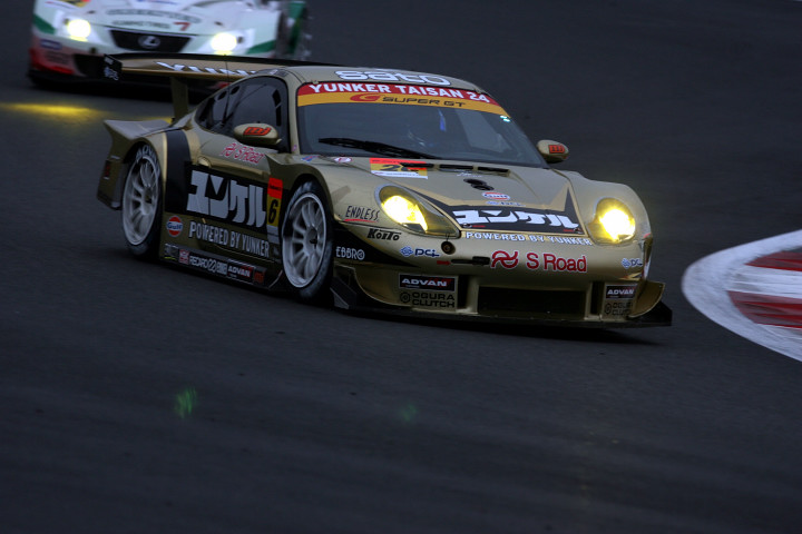 GT300クラス優勝は、ユンケルパワータイサンポルシェ（谷口信輝／ドミニク・ファーンバッハー組）